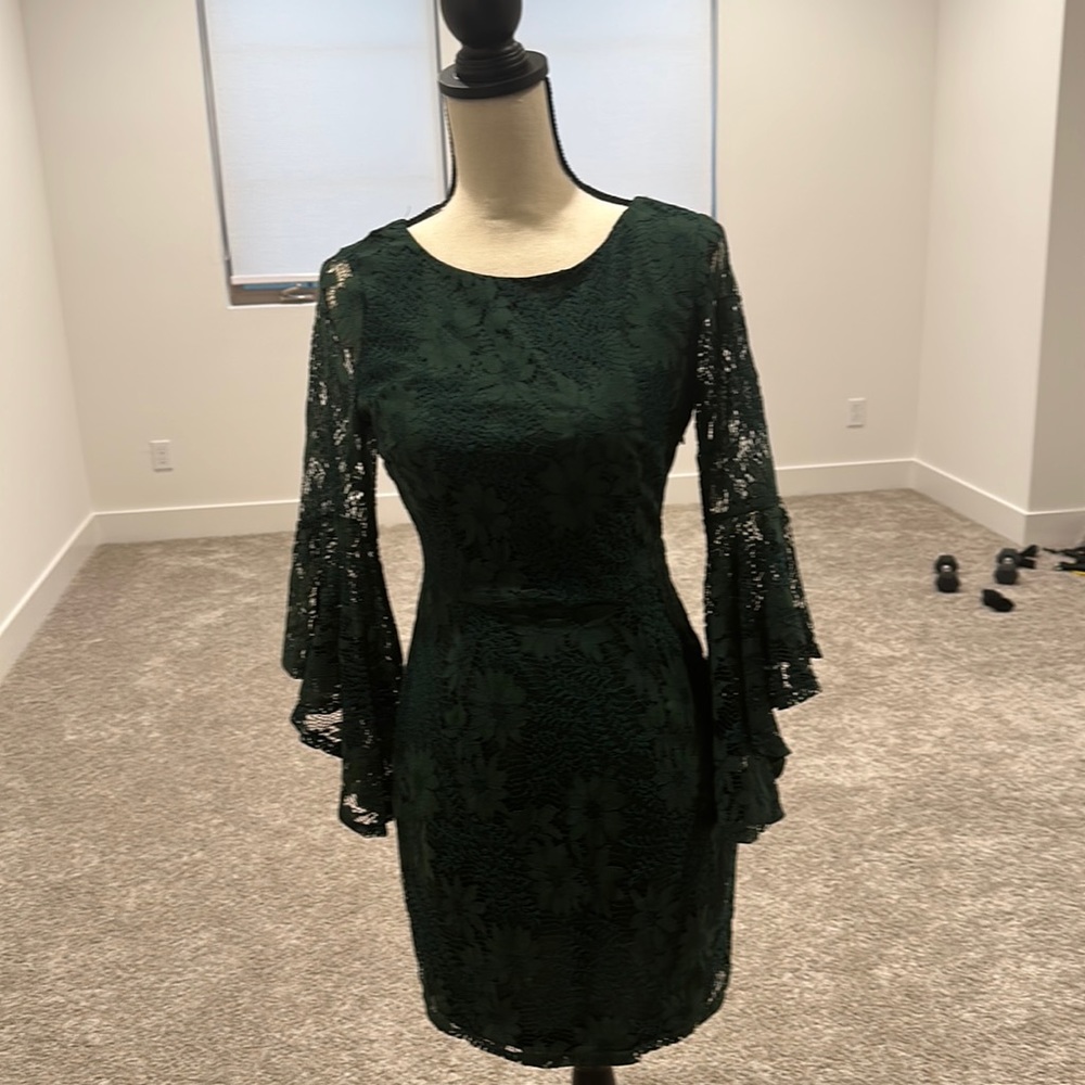 Lulus Lace dress size Small